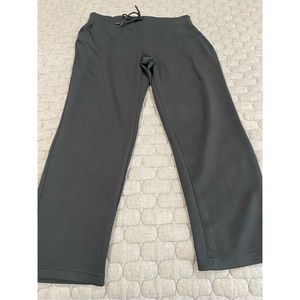 NWT ladies black straight leg lounge pants.  Size large